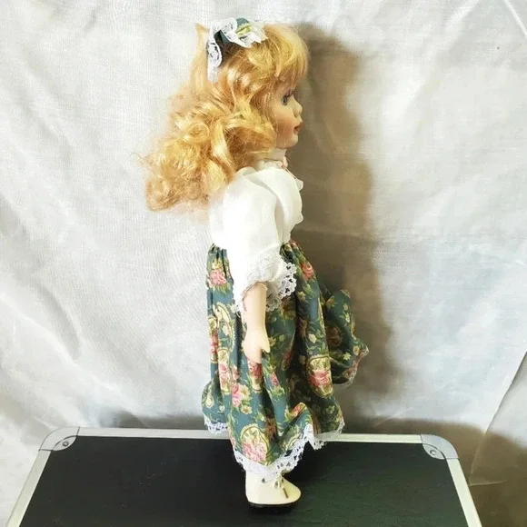 VINTAGE | Victorian Porcelain Doll sz 16" NIB - Picture 5 of 6